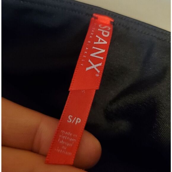 Spanx Faux leather Camo leggings. Black and grey. Shimmers. Size S. 26,5" Inseam - Picture 13 of 13